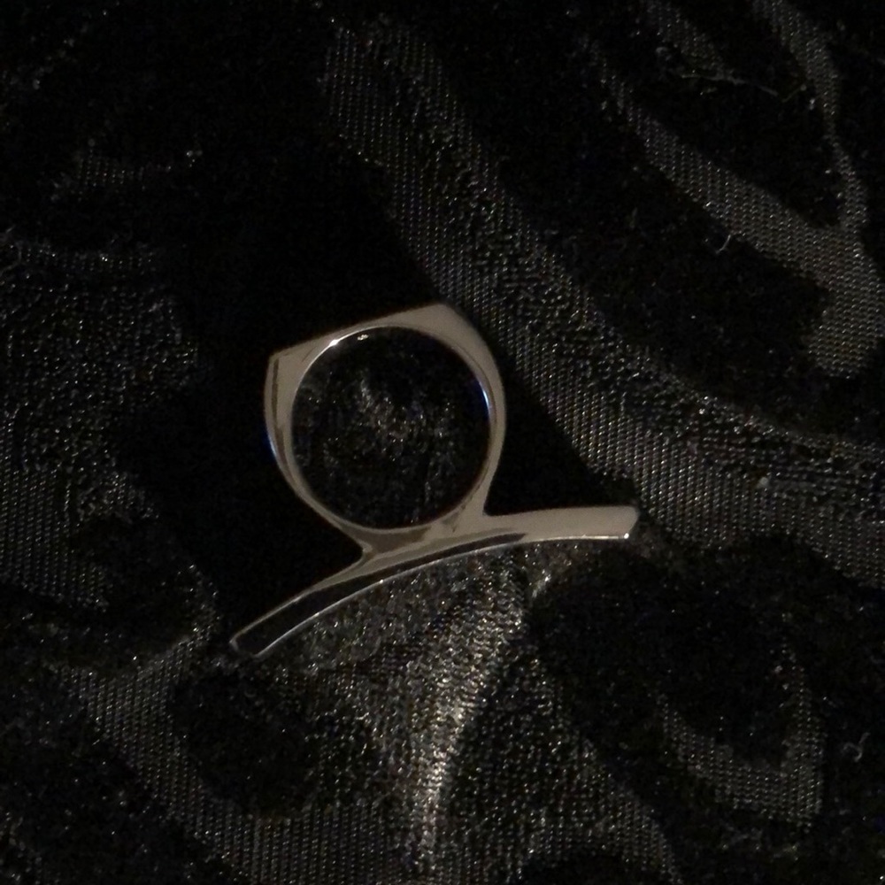Silver ring - Picture 2 of 3